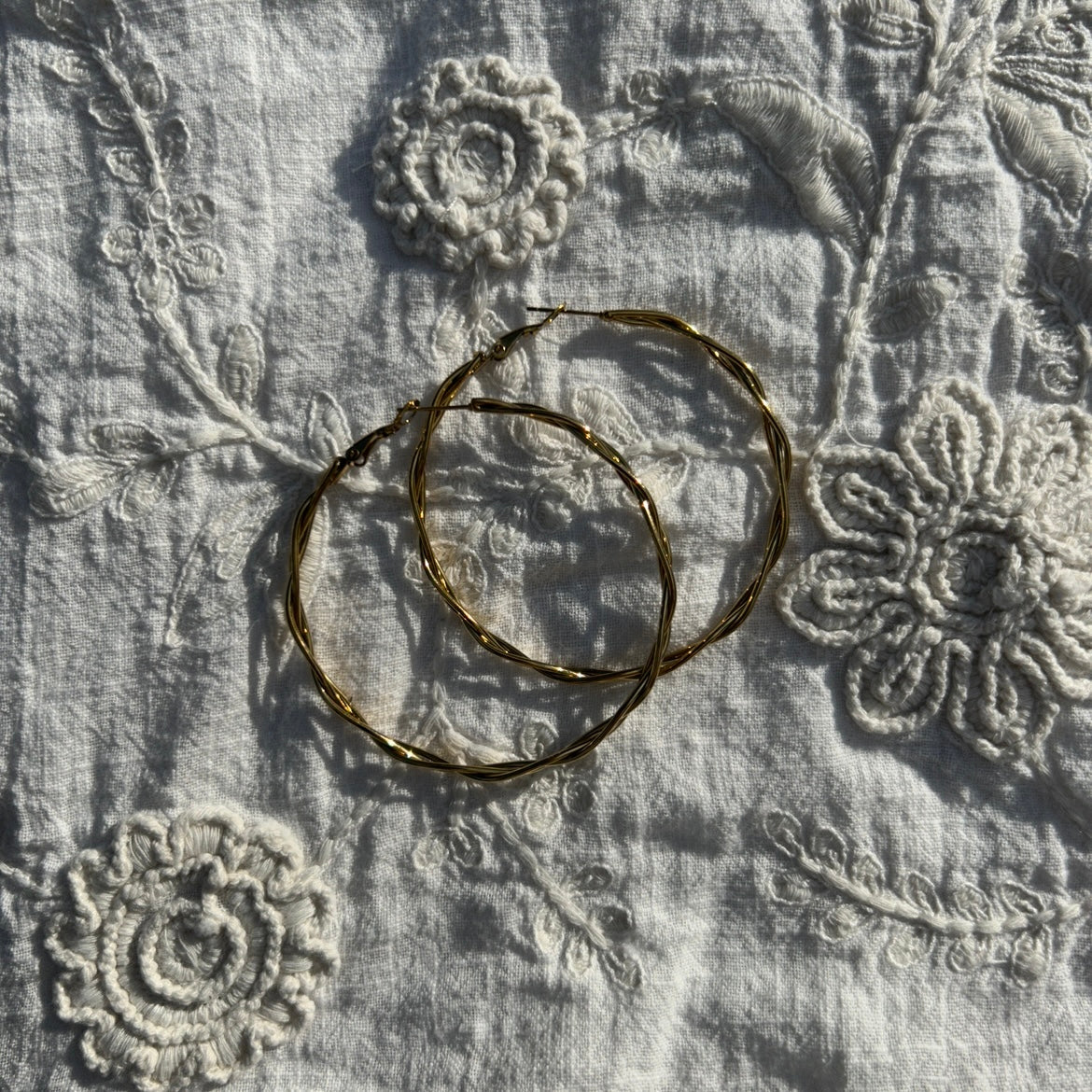 Twisted hoops